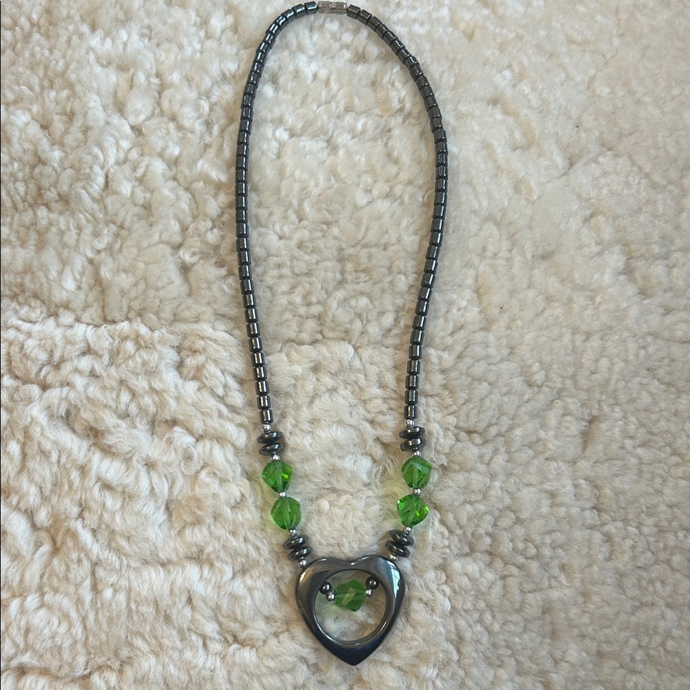 Elegant Green Heart Necklace. Perfect for Valentine’s Day! 🩷